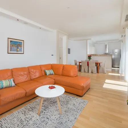 شقة Comfort Luxe Adriatic View & Jacuzzi Znjan Beach *