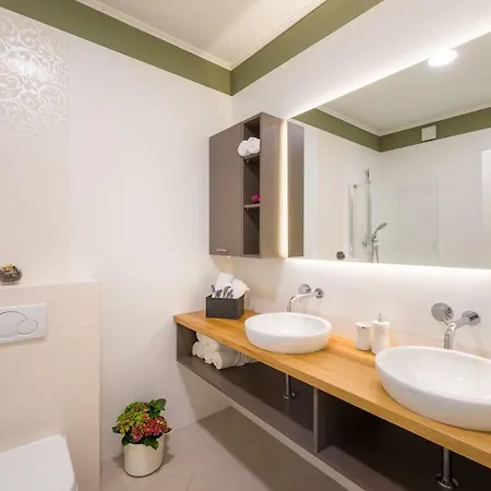 شقة Comfort Luxe Adriatic View & Jacuzzi Znjan Beach