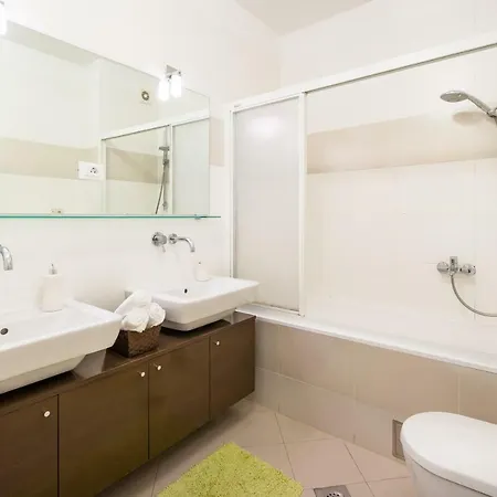 شقة Comfort Luxe Adriatic View & Jacuzzi Znjan Beach *
